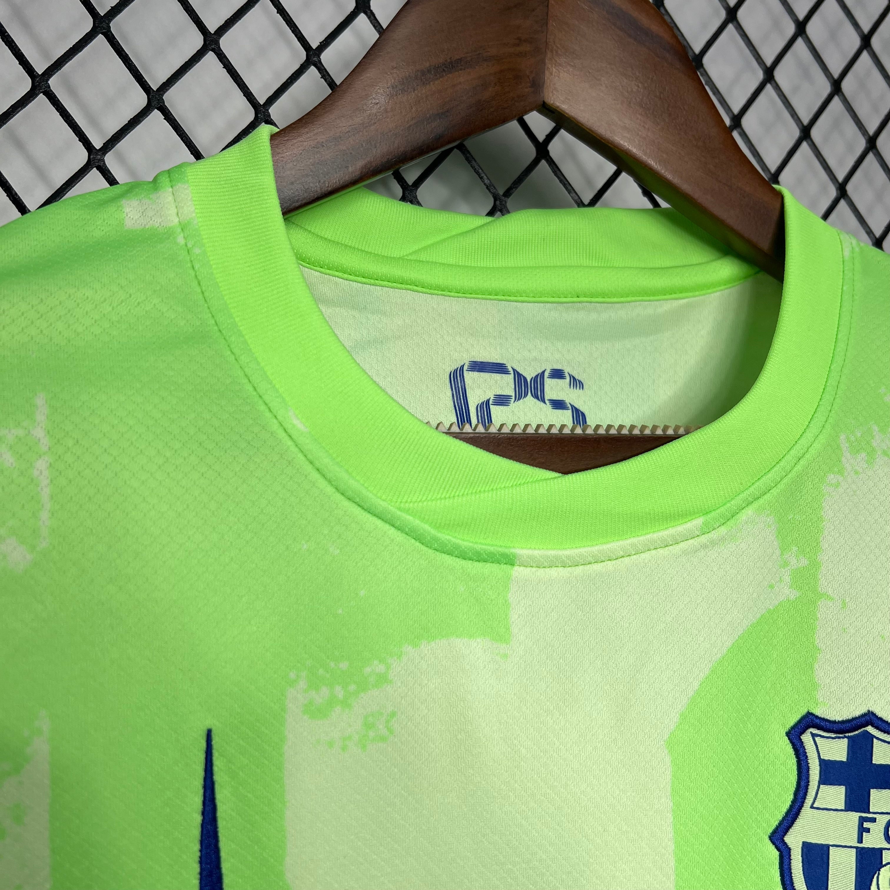 24/25 Maillot Third du FC BARCELONE Vert/Jaune Maillot du Monde