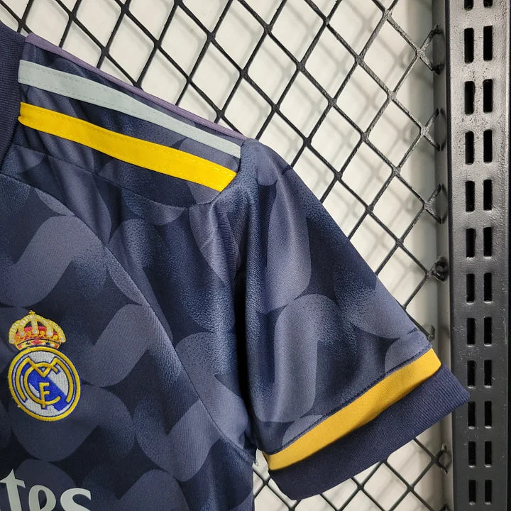 MAILLOT ENFANT REAL MADRID EXTÉRIEUR 2023/2024 - Maillot du Monde