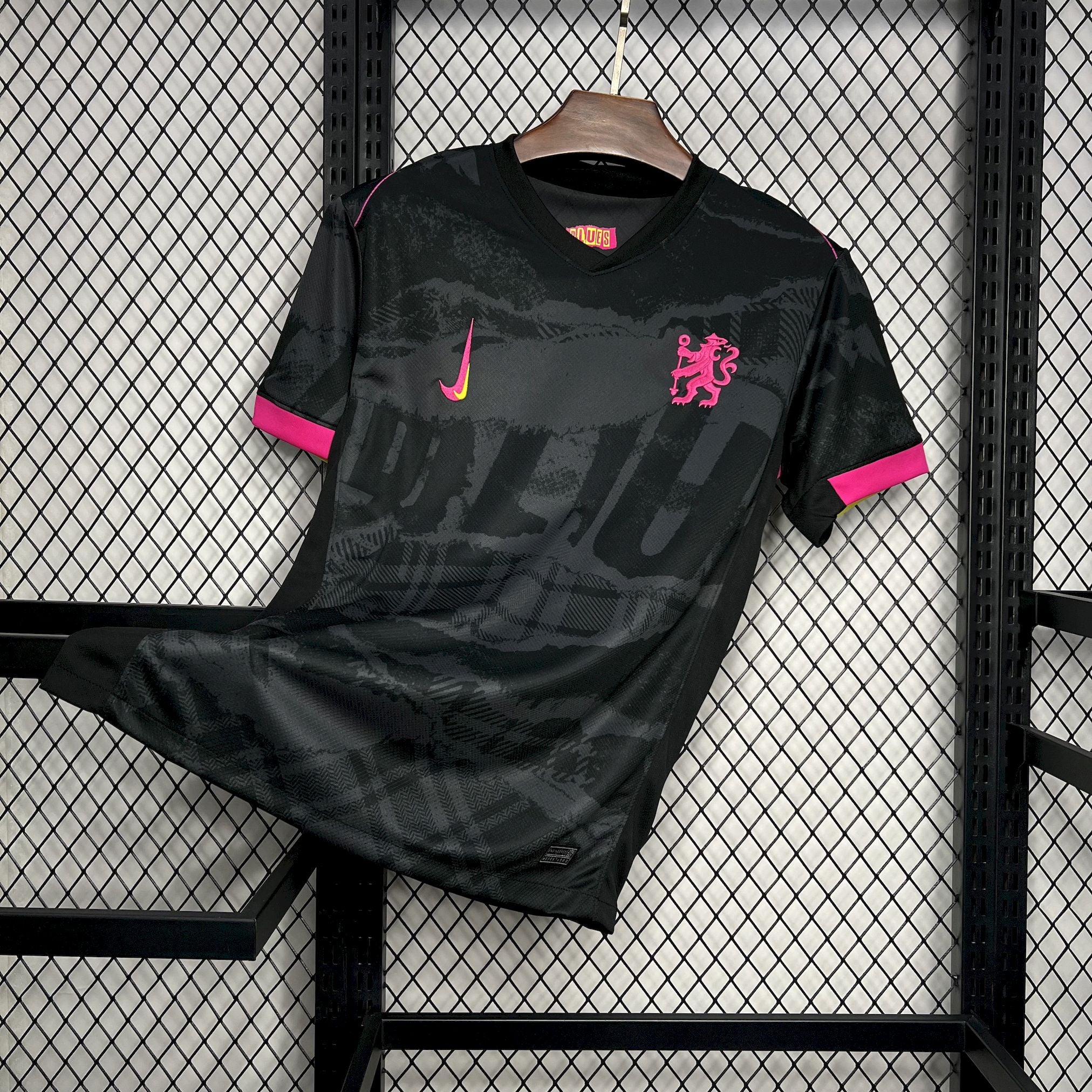 24/25 Maillot Third de CHELSEA Rose/Noir - Maillot du Monde
