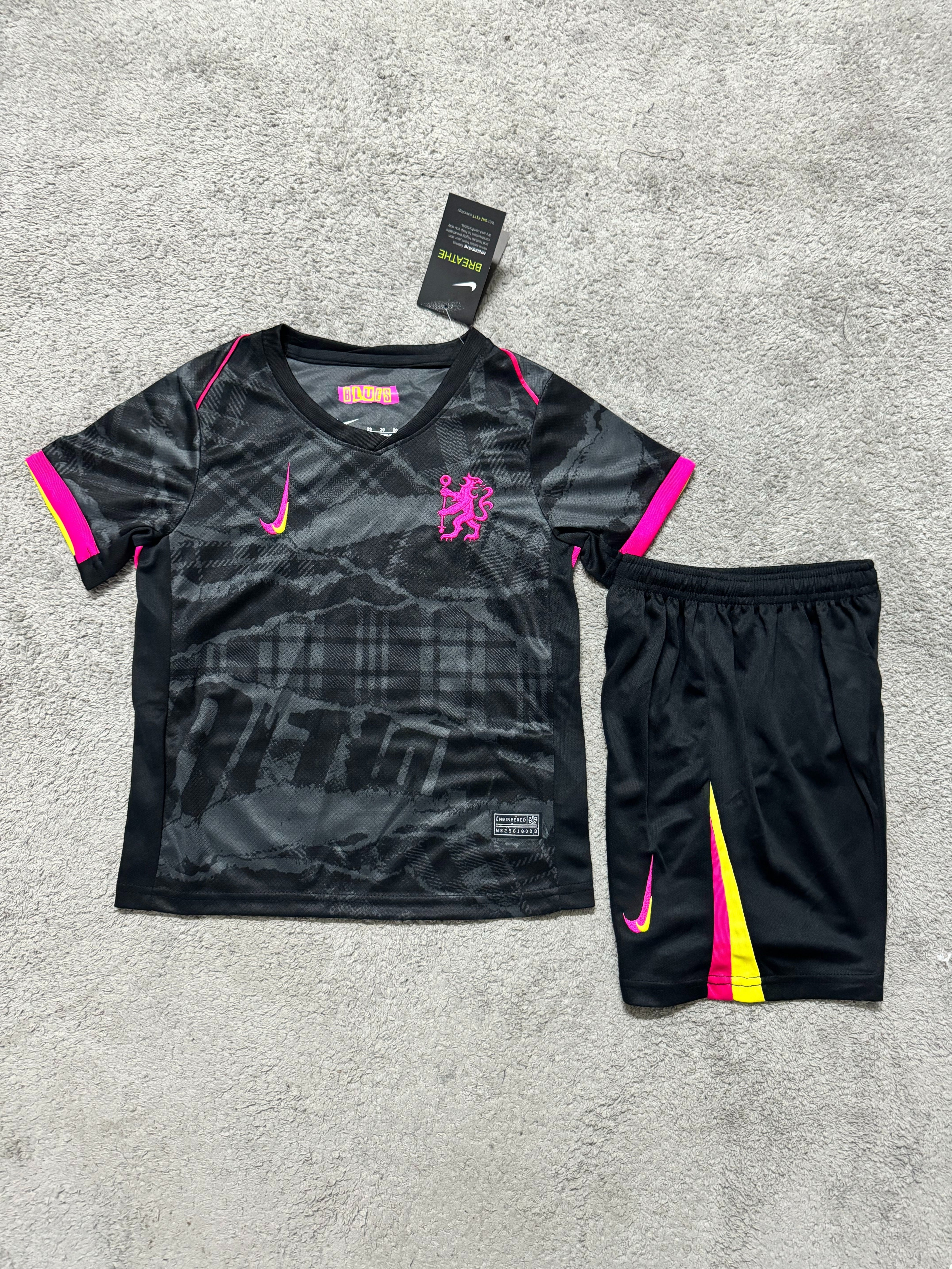 Ensemble chelsea rose/noir/jaune 24/25 - Maillot du Monde